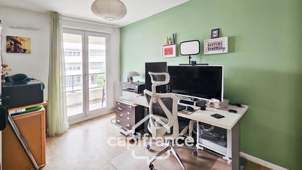 Bel appartement familial -lumineux avec balcon- 2 places de stationnement- suite parentale.