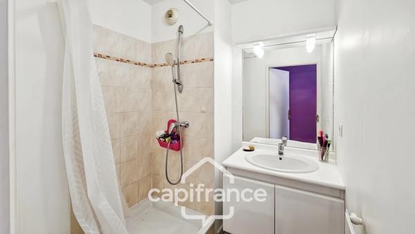 Bel appartement familial -lumineux avec balcon- 2 places de stationnement- suite parentale.