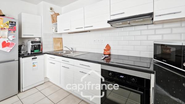 Bel appartement familial -lumineux avec balcon- 2 places de stationnement- suite parentale.