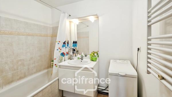Bel appartement familial -lumineux avec balcon- 2 places de stationnement- suite parentale.