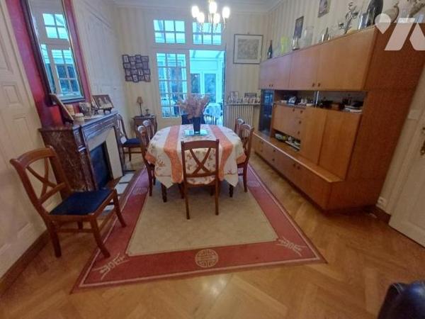 QUARTIER HENRIVILLE : Charmante maison de 197 m² avec JARDIN et 2 GARAGES