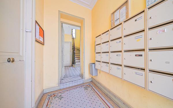 Appartement à vendre    2 pièces • 33 m2 Paris 20