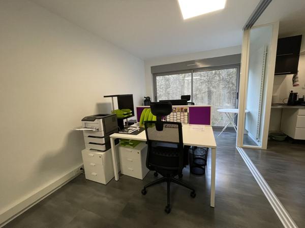 BUREAUX EN LOCATION-CENTRE VILLE-96 M2