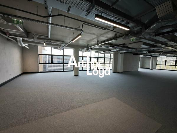 A LOUER SURFACE DE BUREAUX NEUFS AMENAGES DANS IMMEUBLE DERNIERE GENERATION