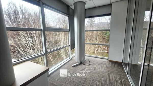 Bureaux à louer à Lyon 9e quartier Vaise avec accueil et cafétéria commune