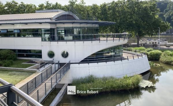 Bureaux à louer à Lyon 9e quartier Vaise avec accueil et cafétéria commune