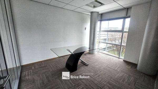 Bureaux à louer à Lyon 9e quartier Vaise avec accueil et cafétéria commune