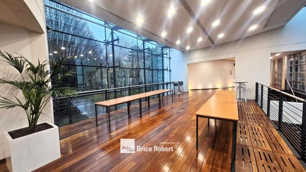 Bureaux à louer à Lyon 9e quartier Vaise avec accueil et cafétéria commune