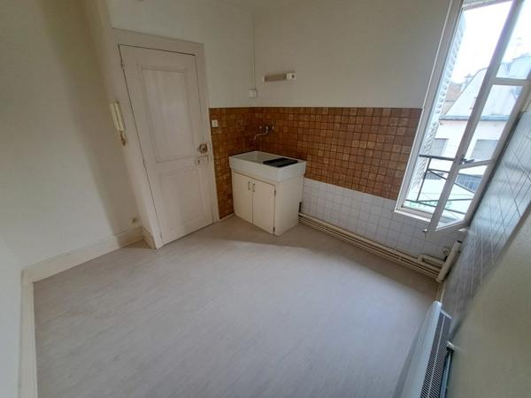 Immeuble à vendre 223 600 € Saint-Yrieix-la-Perche 203 m² DPE E