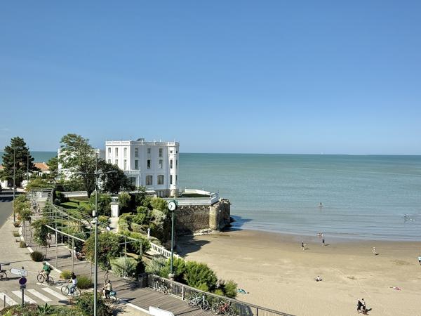 Appartement
                                                                                                                                                                                                                                                                                                                        3 pièce(s)                                                                                                                                                                                                          2 chambre(s)                                                                                                                                                                                                          83  m²