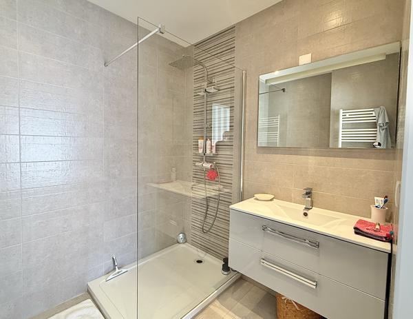 Appartement
                                                                                                                                                                                                                                                                                                                        3 pièce(s)                                                                                                                                                                                                          2 chambre(s)                                                                                                                                                                                                          83  m²