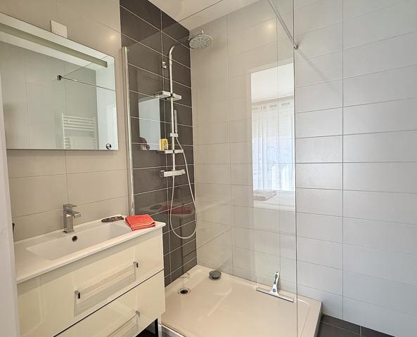Appartement
                                                                                                                                                                                                                                                                                                                        3 pièce(s)                                                                                                                                                                                                          2 chambre(s)                                                                                                                                                                                                          83  m²