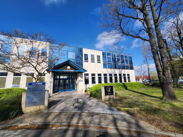 Bureaux à louer à Eragny parc gardienné et régisseur sur site