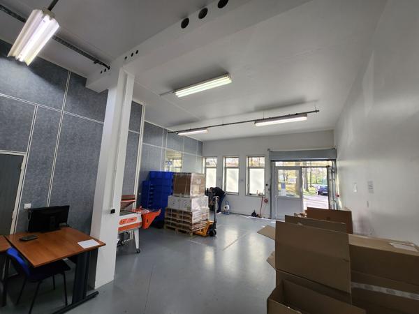 Bureaux à louer à Eragny parc gardienné et régisseur sur site