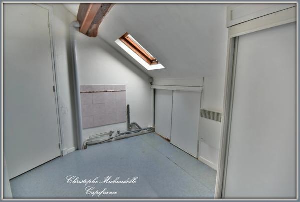 Christophe Michaudelle Capifrance, vous propose : 3 pièces 42 m² à Nanteuil lès Meaux secteur recherché - centre ville commerces et transports à pied - appartement 2è étage en duplex -