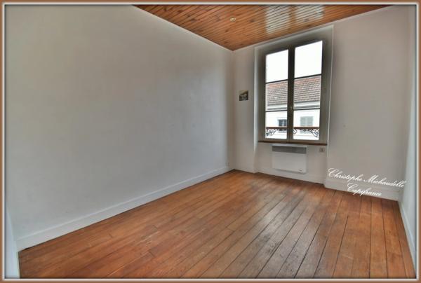 Christophe Michaudelle Capifrance, vous propose : 3 pièces 42 m² à Nanteuil lès Meaux secteur recherché - centre ville commerces et transports à pied - appartement 2è étage en duplex -