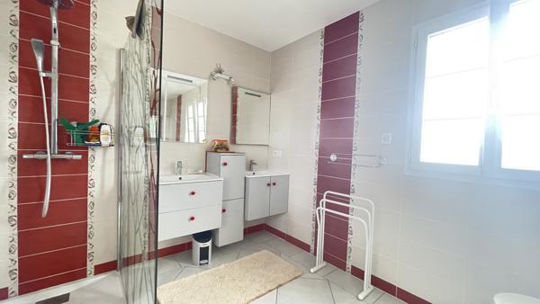 Maison
         5 pièces
        - 110 m² Exclusivité 416 000 €*