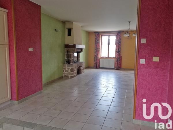 Maison rustique 4 pièces de 90 m² à Chantrigné (53300)