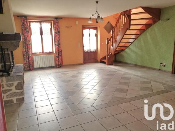 Maison rustique 4 pièces de 90 m² à Chantrigné (53300)