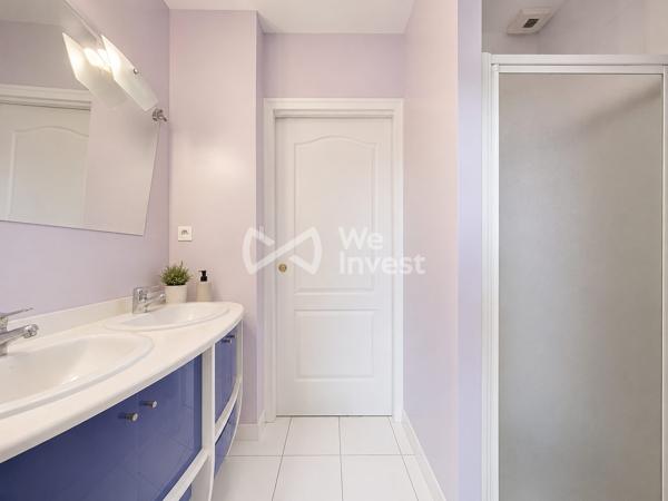 Villa familiale d'exception – 217 m², parc arboré de 5 010 m², piscine, jacuzzi et sauna, à 5 minutes du centre de Laval