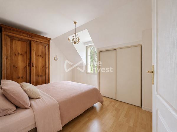 Villa familiale d'exception – 217 m², parc arboré de 5 010 m², piscine, jacuzzi et sauna, à 5 minutes du centre de Laval