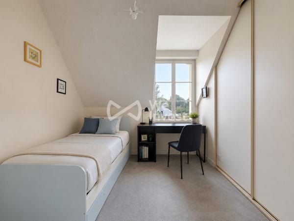 Villa familiale d'exception – 217 m², parc arboré de 5 010 m², piscine, jacuzzi et sauna, à 5 minutes du centre de Laval