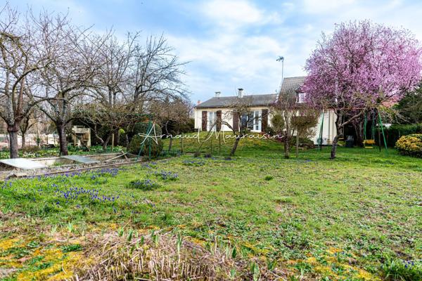 Maison bien entretenue avec joli jardin