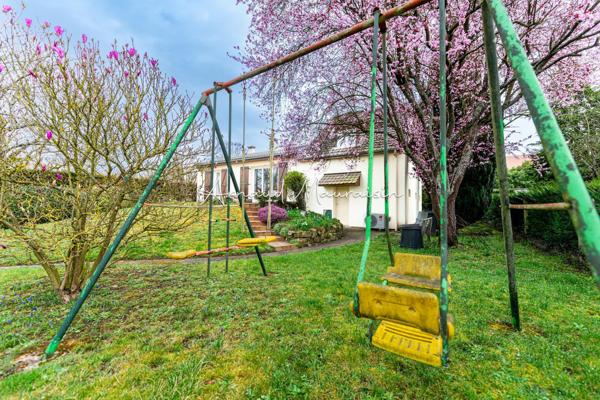 Maison bien entretenue avec joli jardin
