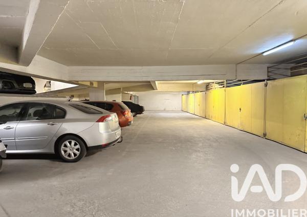 Parking à vendre 300 m² Paris 18
