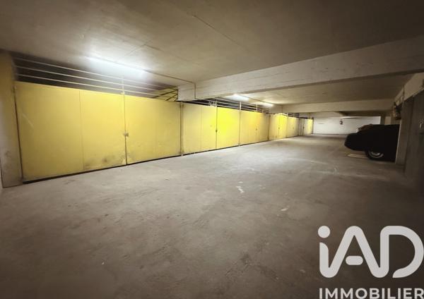Parking à vendre 300 m² Paris 18