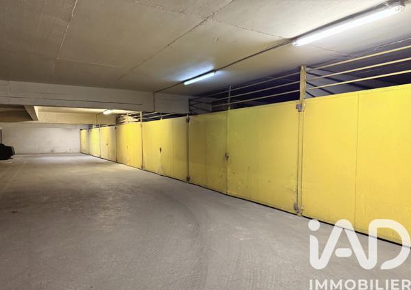 Parking à vendre 300 m² Paris 18