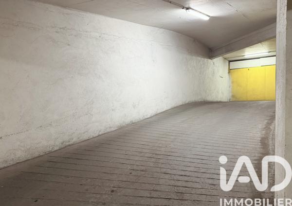 Parking à vendre 300 m² Paris 18