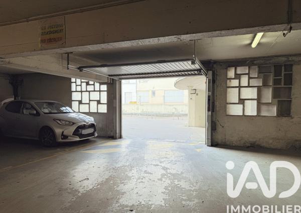 Parking à vendre 300 m² Paris 18