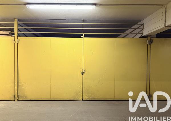 Parking à vendre 300 m² Paris 18