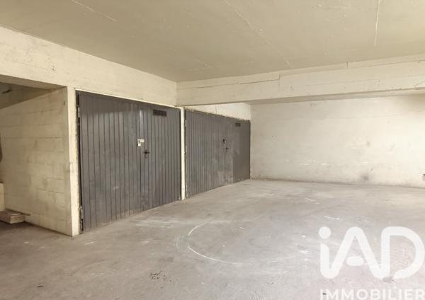 Parking à vendre 300 m² Paris 18