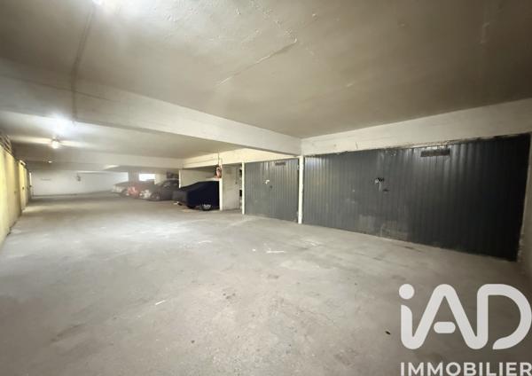 Parking à vendre 300 m² Paris 18
