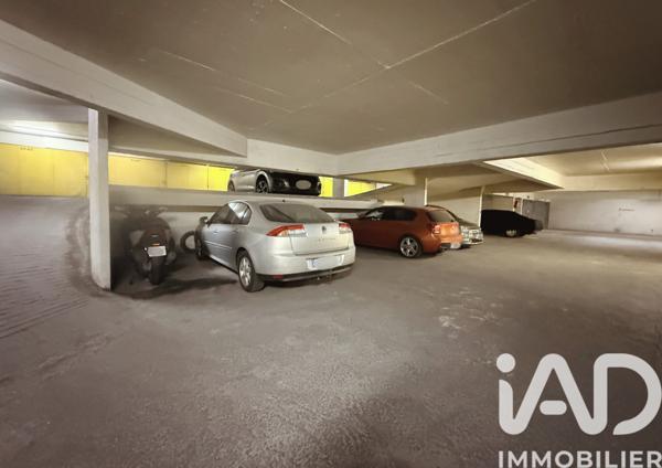 Parking à vendre 300 m² Paris 18