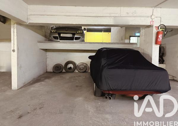 Parking à vendre 300 m² Paris 18