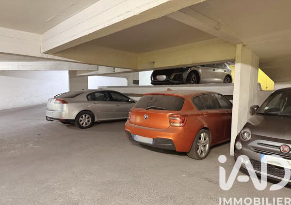 Parking à vendre 300 m² Paris 18