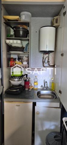 Studio proche lycée dans résidence sécurisée, place de parking libre, avec locataire en place.