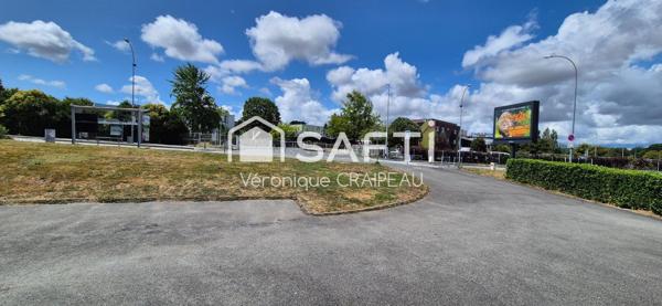 Studio proche lycée dans résidence sécurisée, place de parking libre, avec locataire en place.