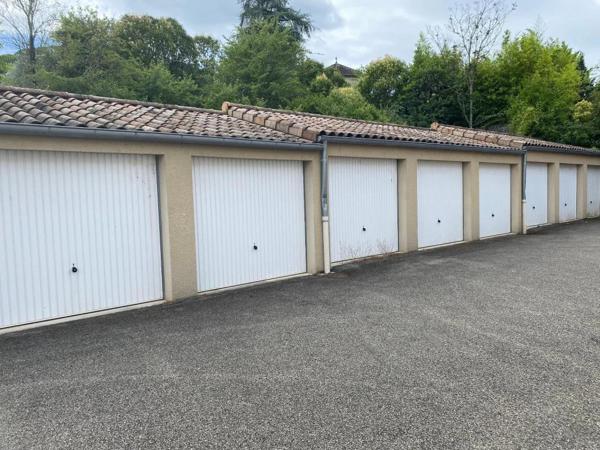 Parking / Box à louer aux Vans (07140)