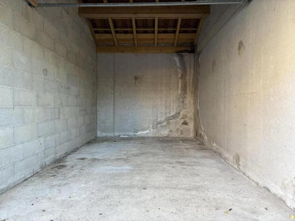 Parking / Box à louer aux Vans (07140)