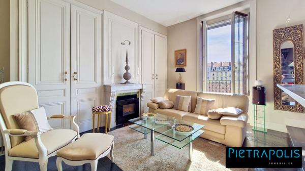 Appartement bourgeois T4 - étage élevé - traversant - sans travaux