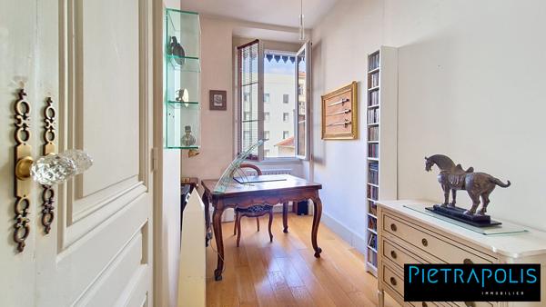 Appartement bourgeois T4 - étage élevé - traversant - sans travaux