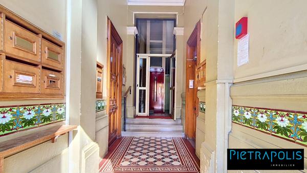 Appartement bourgeois T4 - étage élevé - traversant - sans travaux