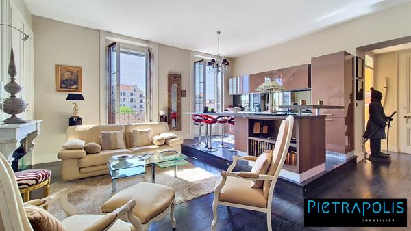 Appartement bourgeois T4 - étage élevé - traversant - sans travaux