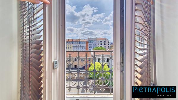 Appartement bourgeois T4 - étage élevé - traversant - sans travaux