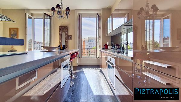 Appartement bourgeois T4 - étage élevé - traversant - sans travaux