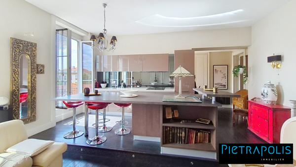 Appartement bourgeois T4 - étage élevé - traversant - sans travaux